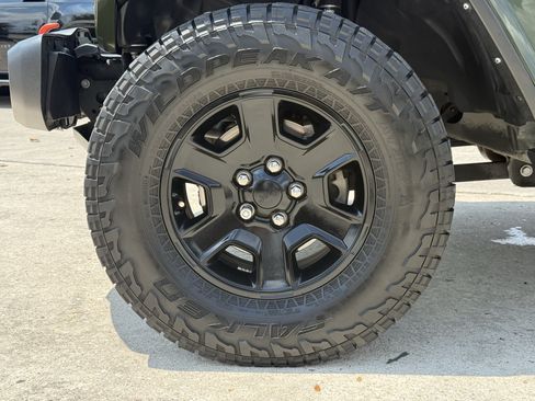 Used 2023 Jeep Gladiator Mojave w/ LED Lighting Group AWD/4WD image 13