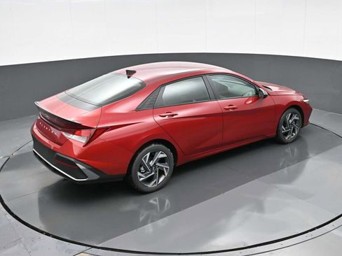 Certified 2025 Hyundai Elantra Sport image 28