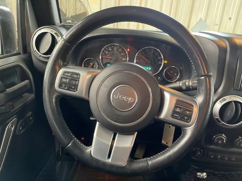 Used 2015 Jeep Wrangler Unlimited Rubicon w/ Dual Top Group AWD/4WD image 20