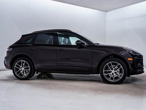 Certified 2025 Porsche Macan image 9