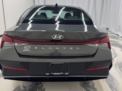 Used 2024 Hyundai Elantra SEL FWD image 7