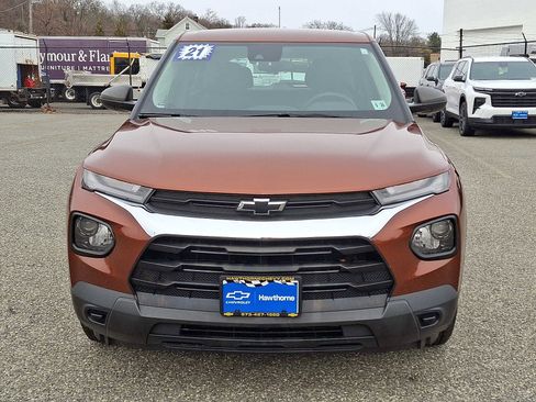 Used 2021 Chevrolet TrailBlazer LS image 2