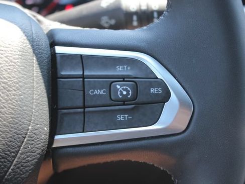 Used 2023 Jeep Compass Latitude AWD/4WD image 16