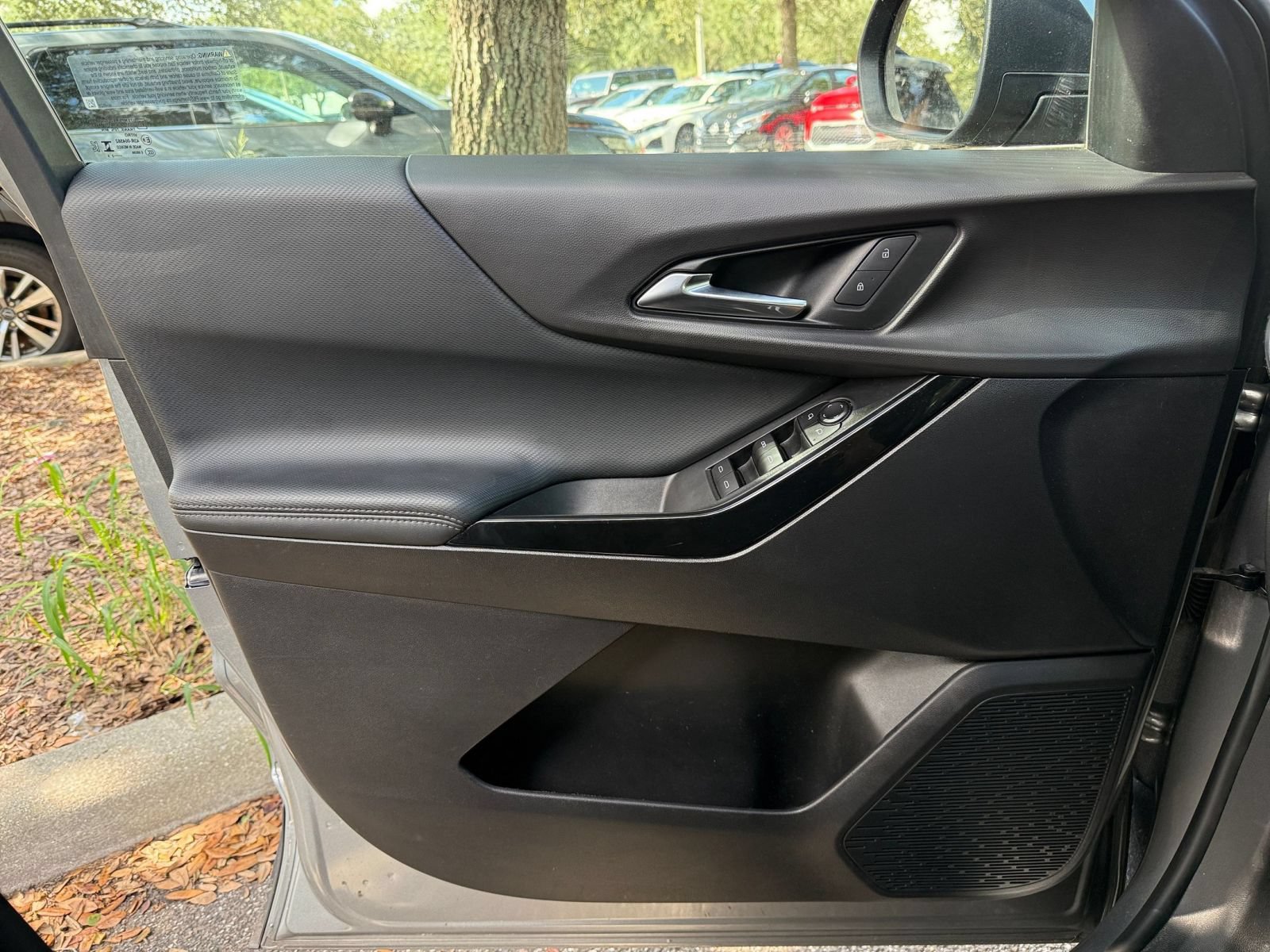Used 2025 Chevrolet Equinox LT FWD image 18