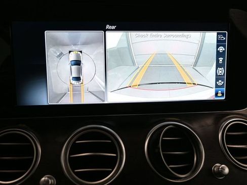 Used 2019 Mercedes-Benz E 300 4MATIC image 18