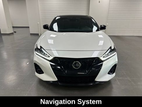 Used 2021 Nissan Maxima SR w/ Sport Mat Group FWD image 2