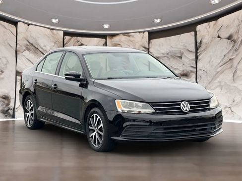 Used 2017 Volkswagen Jetta SE image 3