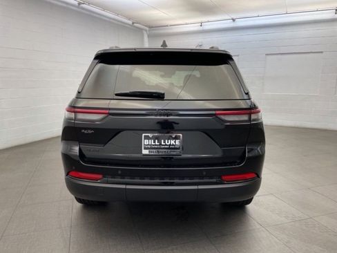 New 2025 Jeep Grand Cherokee Limited AWD/4WD image 4