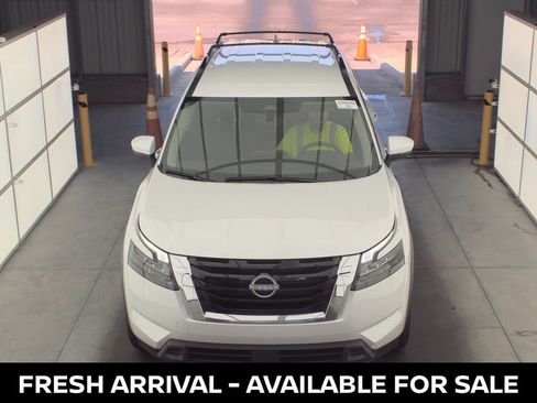 Used 2025 Nissan Pathfinder SV FWD image 2