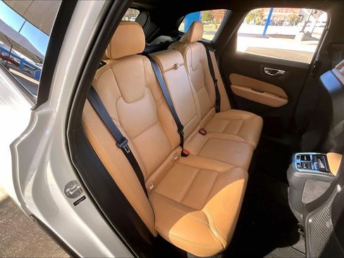 Used 2023 Volvo XC60 B6 Ultimate image 19
