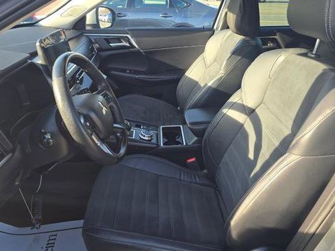 Used 2023 Mitsubishi Outlander SE image 10