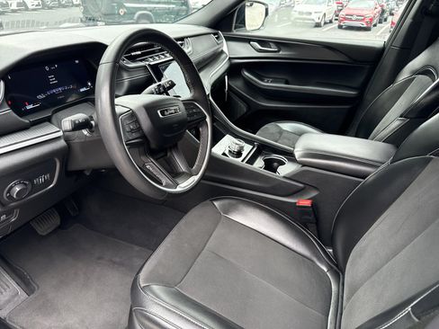 Used 2024 Jeep Grand Cherokee Altitude AWD/4WD image 12