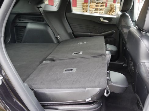 Certified 2025 Ford Escape Platinum image 32