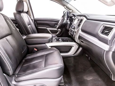 Used 2018 Nissan Titan PRO-4X w/ Pro-4x Convenience Package AWD/4WD image 35