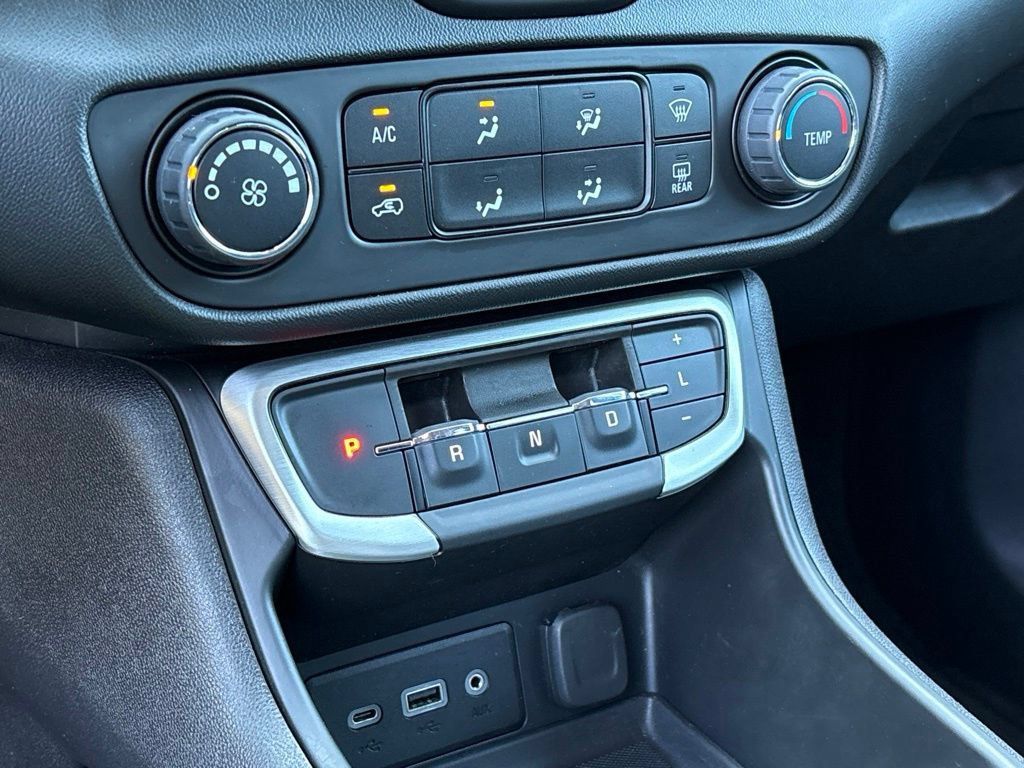 Used 2024 GMC Terrain SLE FWD image 26