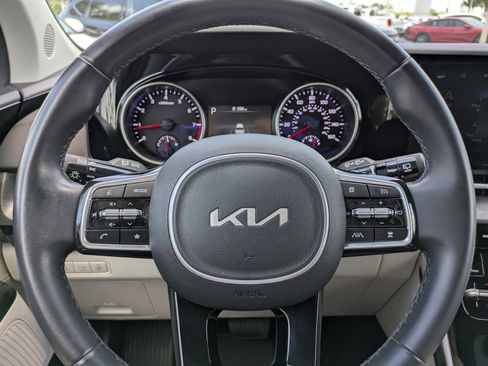 Used 2024 Kia Carnival EX FWD image 23