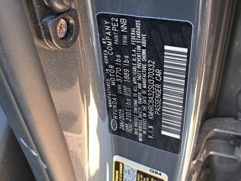 Used 2025 Hyundai Venue SEL image 27