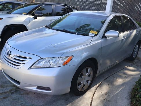 Used 2007 Toyota Camry LE FWD image 2