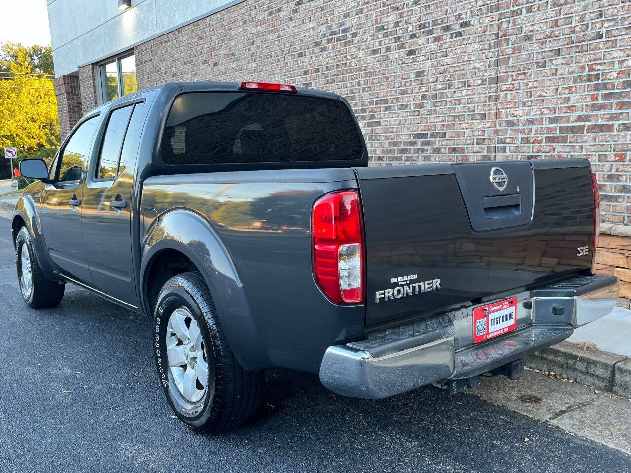 Used 2010 Nissan Frontier SE w/ Moonroof Pkg RWD image 3
