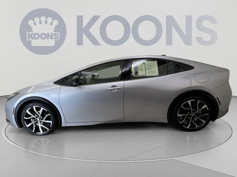 Used 2026 Toyota Prius Plug-In Hybrid FWD image 5