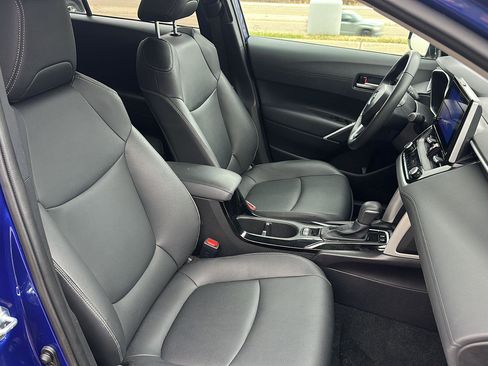 Used 2025 Toyota Corolla Cross XLE image 24