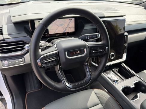 Used 2025 GMC Acadia AT4 AWD/4WD image 18