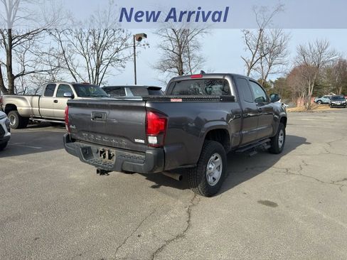 Used 2022 Toyota Tacoma SR image 3
