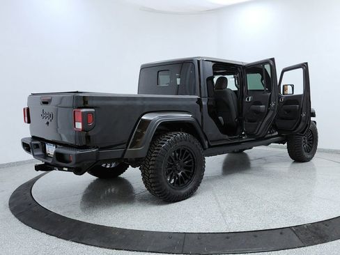 Used 2025 Jeep Gladiator Sport image 11