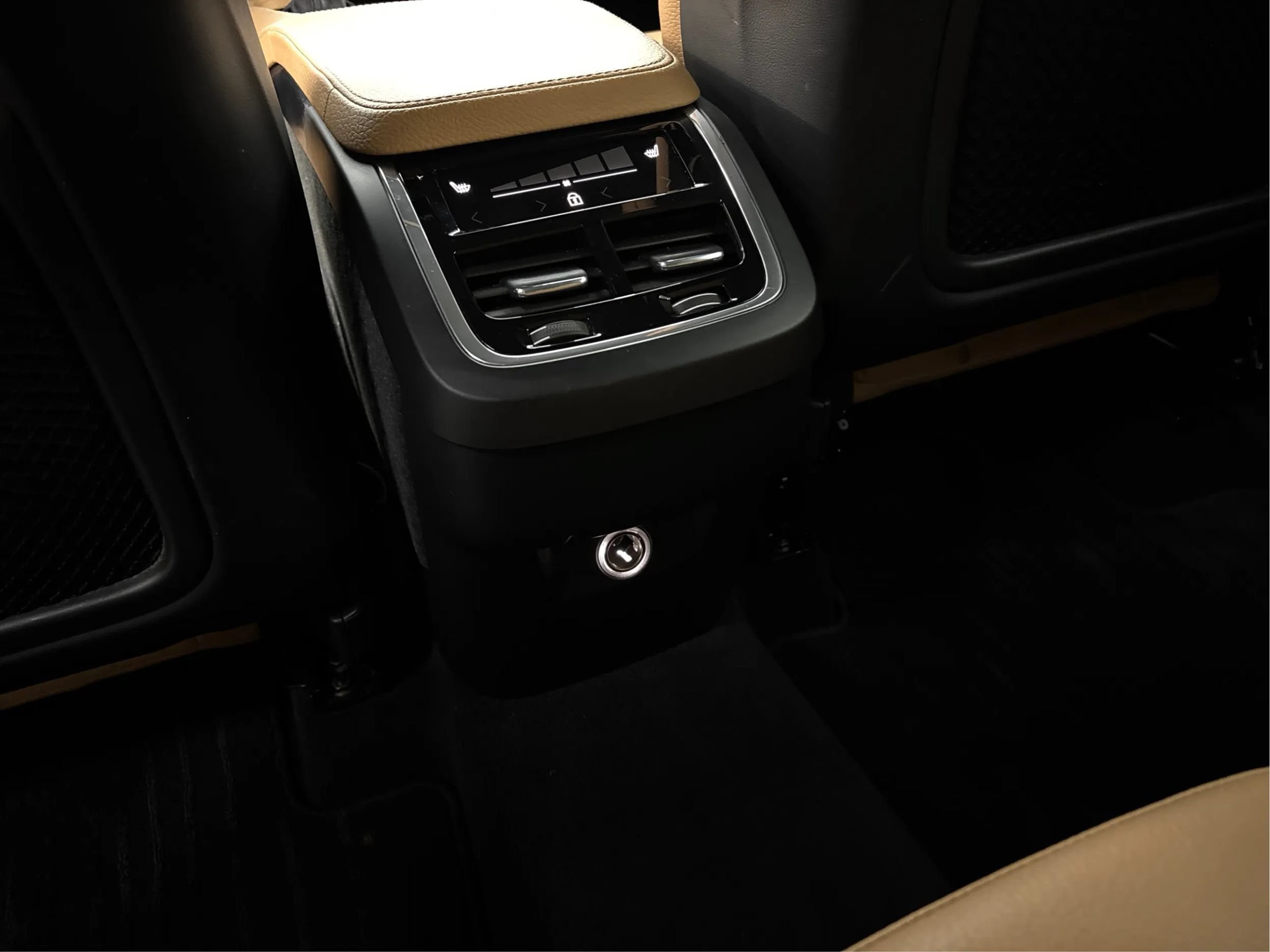 Used 2019 Volvo XC90 T6 Momentum AWD/4WD image 27