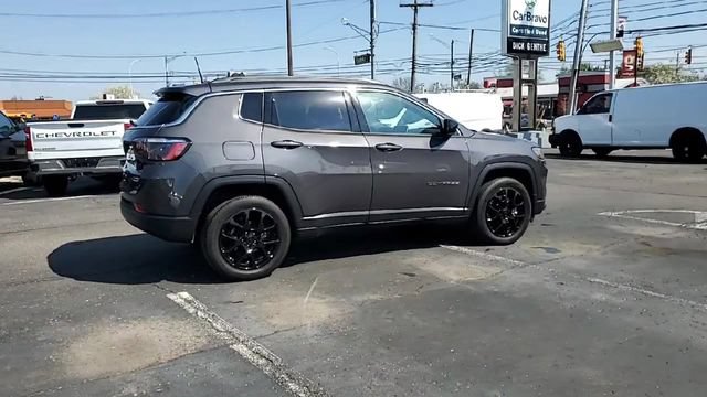 Used 2024 Jeep Compass Latitude AWD/4WD image 9