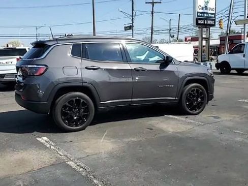 Used 2024 Jeep Compass Latitude AWD/4WD image 9