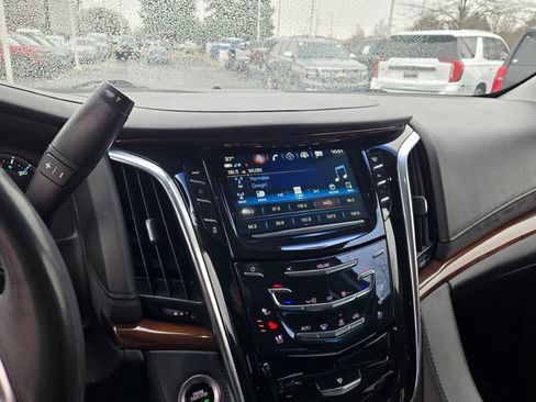 Used 2019 Cadillac Escalade Premium Luxury image 26