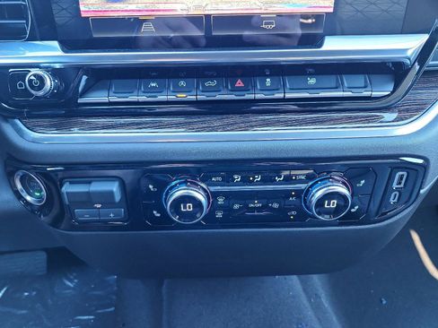 New 2026 GMC Sierra 1500 SLE image 15