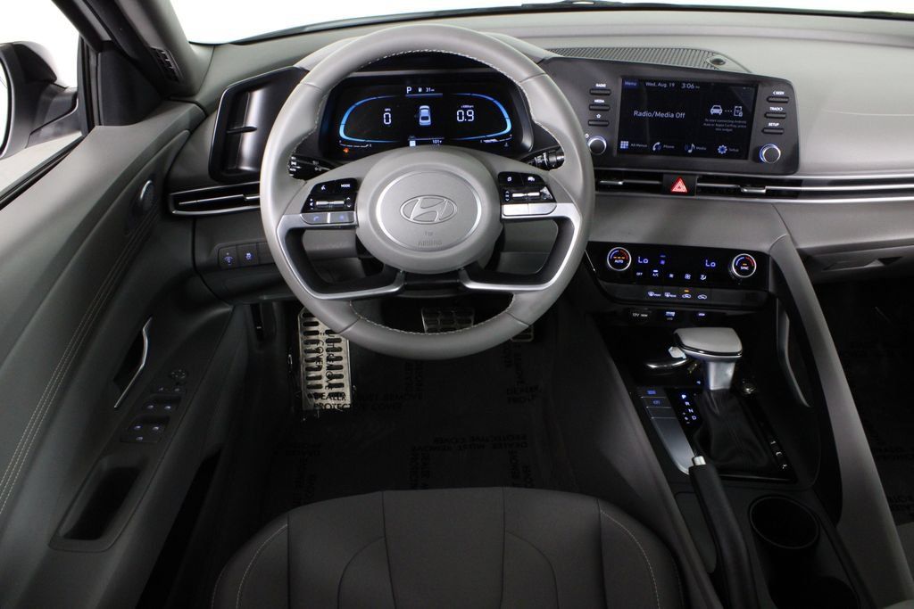 Certified 2025 Hyundai Elantra Sport FWD image 8