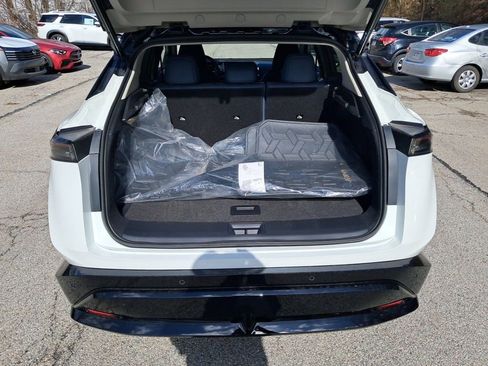 New 2025 Nissan Ariya Platinum image 24