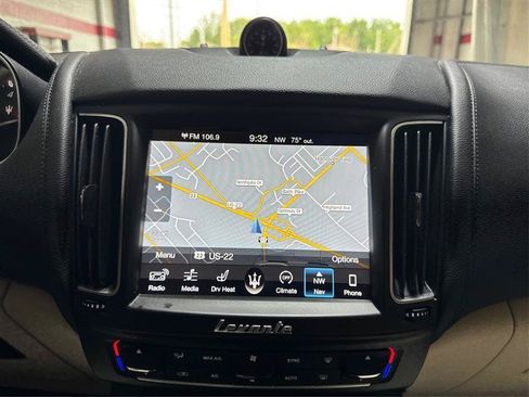 Used 2018 Maserati Levante AWD/4WD image 38