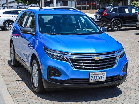 Used 2024 Chevrolet Equinox LS w/ LS Convenience Package FWD image 3