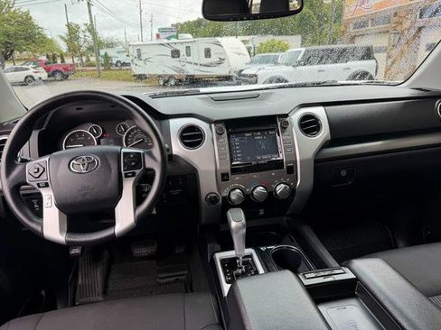 Used 2017 Toyota Tundra SR5 w/ SR5 Upgrade Package AWD/4WD image 8