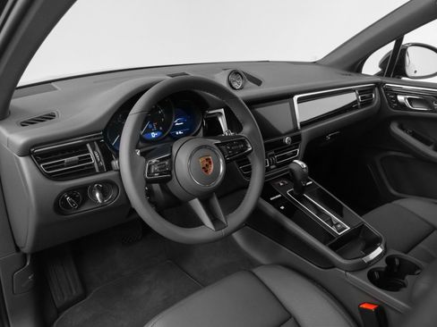 Used 2025 Porsche Macan image 42