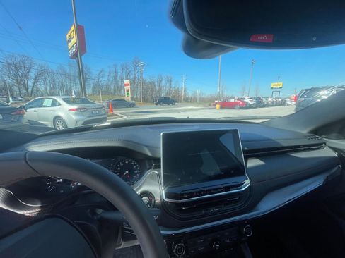 Used 2025 Jeep Compass Trailhawk image 28