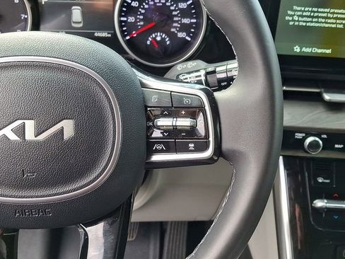 Certified 2024 Kia Carnival EX image 24