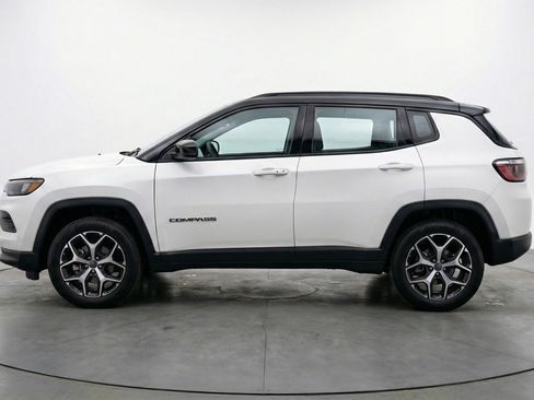 Used 2025 Jeep Compass Limited image 5