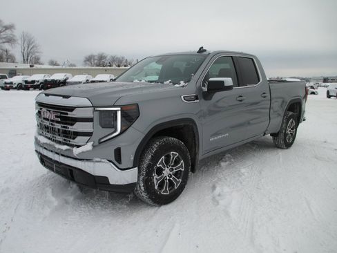 New 2026 GMC Sierra 1500 SLE image 9