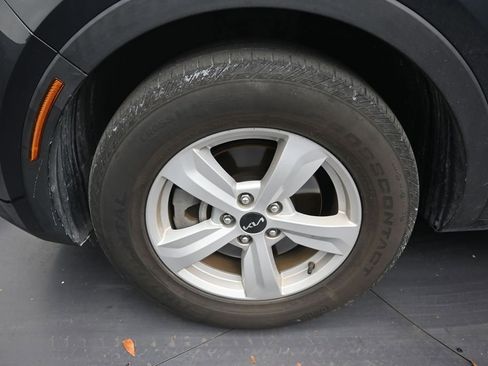 Used 2023 Kia Sorento LX FWD image 9