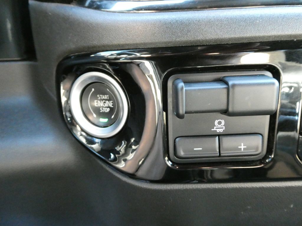 Used 2022 Chevrolet Silverado 1500 ZR2 w/ Technology Package AWD/4WD image 34