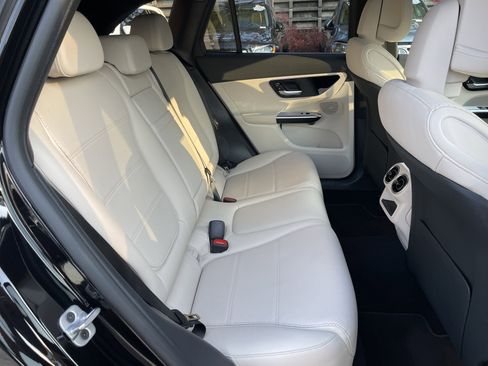 Used 2024 Mercedes-Benz GLC 300 4MATIC image 44