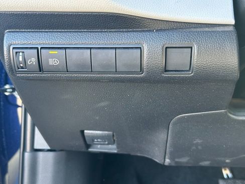 Used 2023 Toyota Corolla SE w/ SE Premium Package image 17