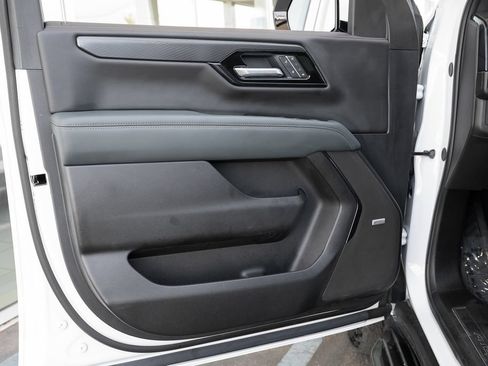 Used 2025 GMC Yukon AT4 AWD/4WD image 23