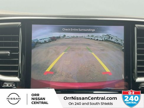 Used 2025 Chrysler Pacifica Select FWD image 9