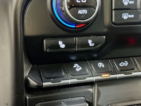 Used 2019 Chevrolet Silverado 1500 LT w/ Texas Edition AWD/4WD image 17